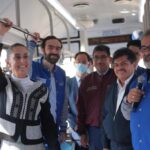 La jefa de Gobierno de la Ciudad de México Claudia Sheinbaum dio el simbólico banderazo de salida a 100 nuevas unidades del Trolebús que se destinarán a las Líneas 4, 5, 6 y 8 del Sistema de Transportes Eléctricos (STE) en beneficio de más de 100 mil usuarios, en la zona noreste de la capital.
