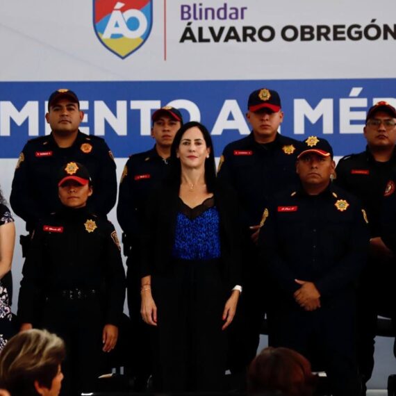 La alcaldesa Lía Limón reconoció ampliamente la labor de 32 elementos policiacos, hombres y mujeres, a quienes entregó estímulos económicos correspondientes al Mérito Policial.