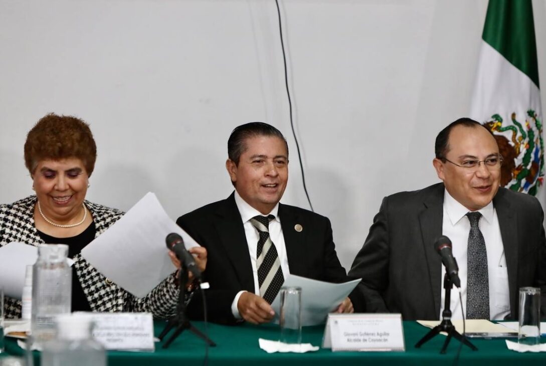Giovani les ganó varias veces la discusión y les demostró a los legisladores con datos oficiales que en la Demarcación logró reducir el 33.3% los delitos en un año y medio de gobierno.