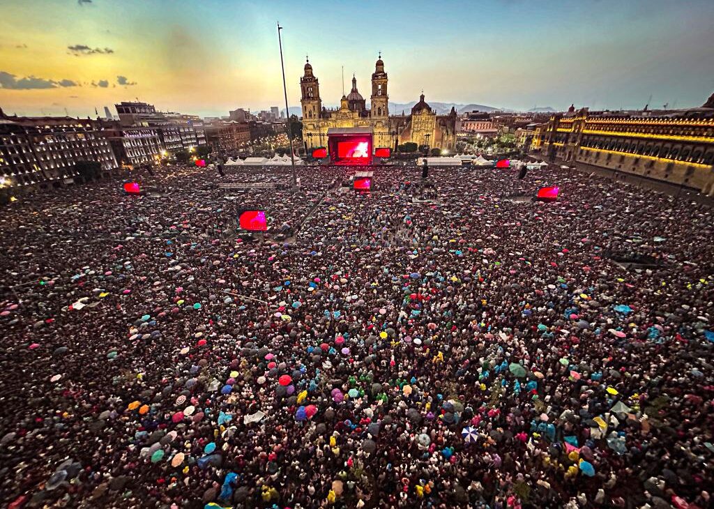 La jefa de Gobierno de la Ciudad de México Claudia Sheinbaum dio a conocer que el concierto de la agrupación musical “Los Fabulosos Cadillacs” efectuado en el Zócalo capitalino dejó una derrama económica de aproximadamente 980 millones de pesos.