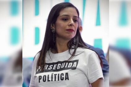 En su registro como precandidato de Vamos por la CDMX, Santiago Taboada dio todo su respaldo a la diputada local Luisa Gutiérrez, debido a que enfrenta una orden de aprehensión, como parte de la persecución política del gobierno de Morena en la CDMX.