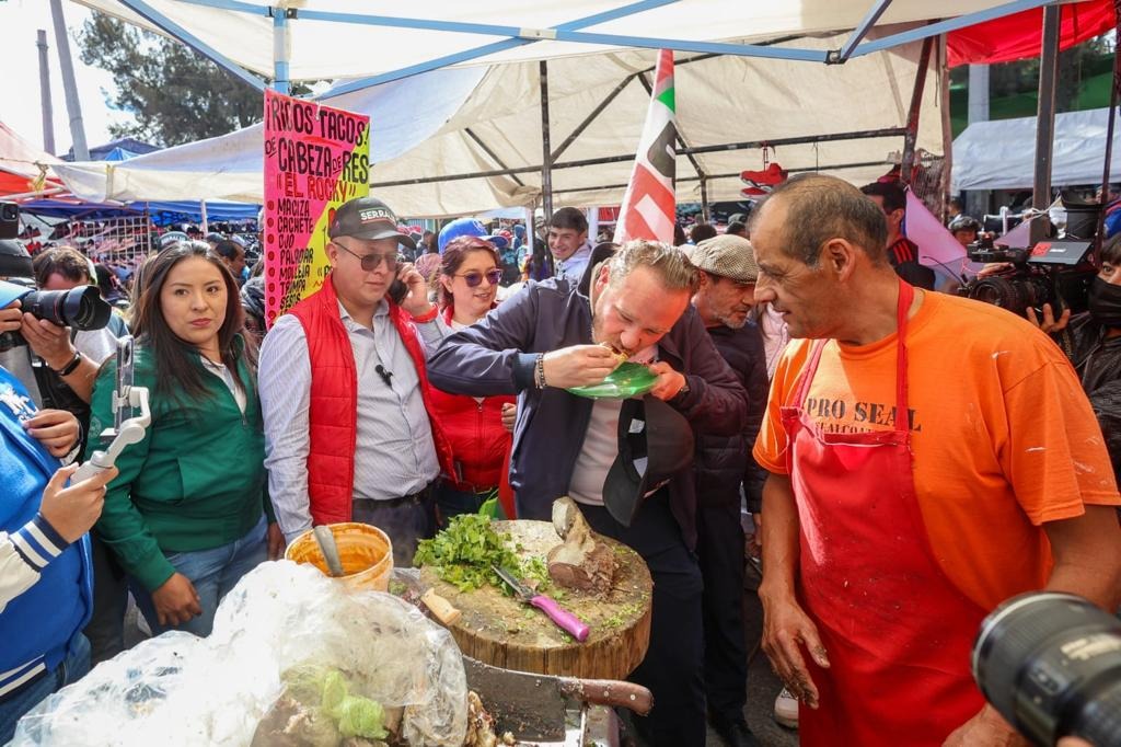 A lo largo de los 60 días de precampaña a la jefatura de Gobierno, el abanderado de la coalición PAN, PRI, PRD, Santiago Taboada, insistió en que el tema principal de su proyecto es la seguridad, misma que la administración actual no consiguió. Foto: Campaña Santiago Taboada