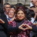 Durante el periodo de precampaña, la abanderada de Morena, Clara Brugada, resaltó el compromiso de continuar con la edificación de la Cuarta Transformación. “Tenemos un gran reto: construir el segundo piso de la 4T en la Ciudad de México y profundizar y mejorar lo que ya hizo aquí Claudia Sheinbaum”, dijo en uno de sus actos. Foto: Campaña Clara Brugada