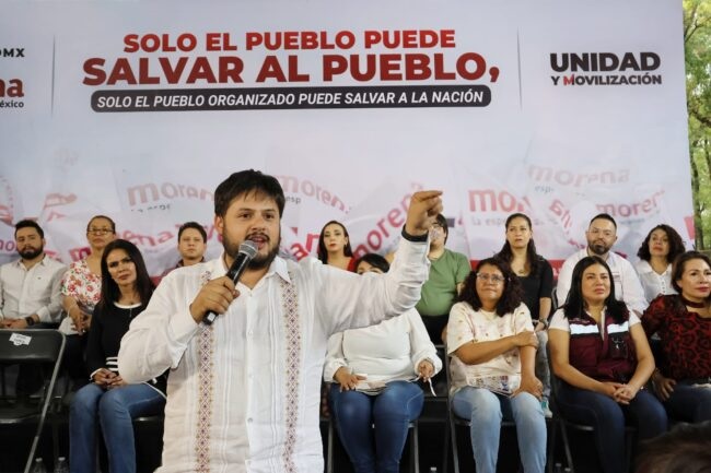 El presidente de Morena en la Ciudad de México, Sebastián Ramírez, El Sebas ya arrancó las reuniones con los aspirantes a las candidaturas para las Alcaldías, que no son para negociar ni dar resultados de encuestas, sino para darles un mensaje de optimismo desbordado de que los gobiernos de Morena en la CDMX y federal son los mejores en la historia, y que por lo tanto van a arrasar en las elecciones del 2 de junio. FOTO: X / Sebastián Ramírez