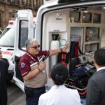 Con el propósito de reforzar el Sistema Público de Atención Prehospitalaria y mejorar la atención de urgencias médicas gratuitas de los capitalinos, el jefe de Gobierno, Martí Batres recibió 18 nuevas ambulancias por donación del Gobierno Federal, mediante la Administración del Patrimonio de la Beneficencia Pública. Foto: GCDMX