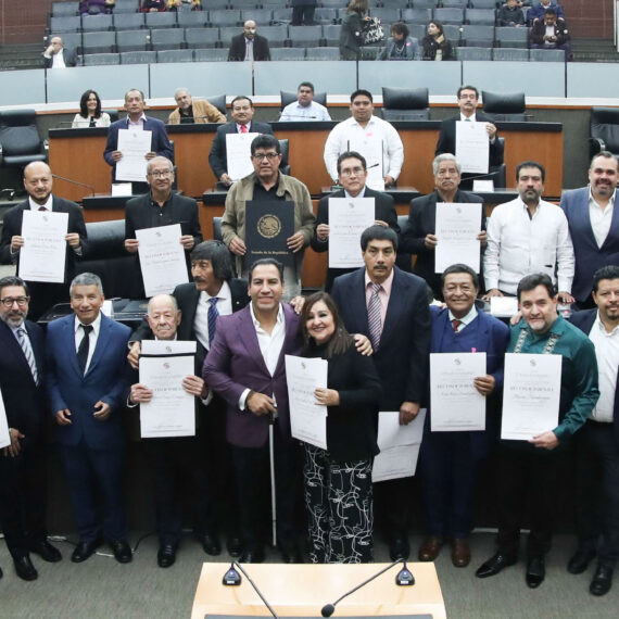 Reconocen en el Senado de la República a 'Leyendas de la Marimba Chiapaneca'. FOTO: Senado