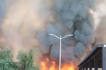 El domingo que hubo un terrible incendio forestal en Cuemanco, en la zona donde convergen las Alcaldías Xochimilco e Iztapalapa, brilló por su ausencia el jefe de Gobierno, Martí Batres. FOTO: RRSS