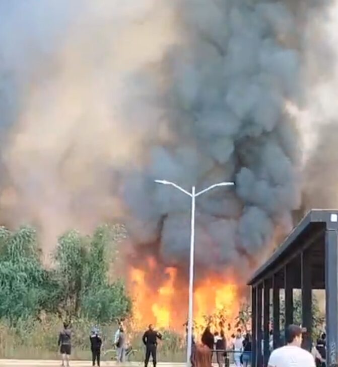 El domingo que hubo un terrible incendio forestal en Cuemanco, en la zona donde convergen las Alcaldías Xochimilco e Iztapalapa, brilló por su ausencia el jefe de Gobierno, Martí Batres. FOTO: RRSS