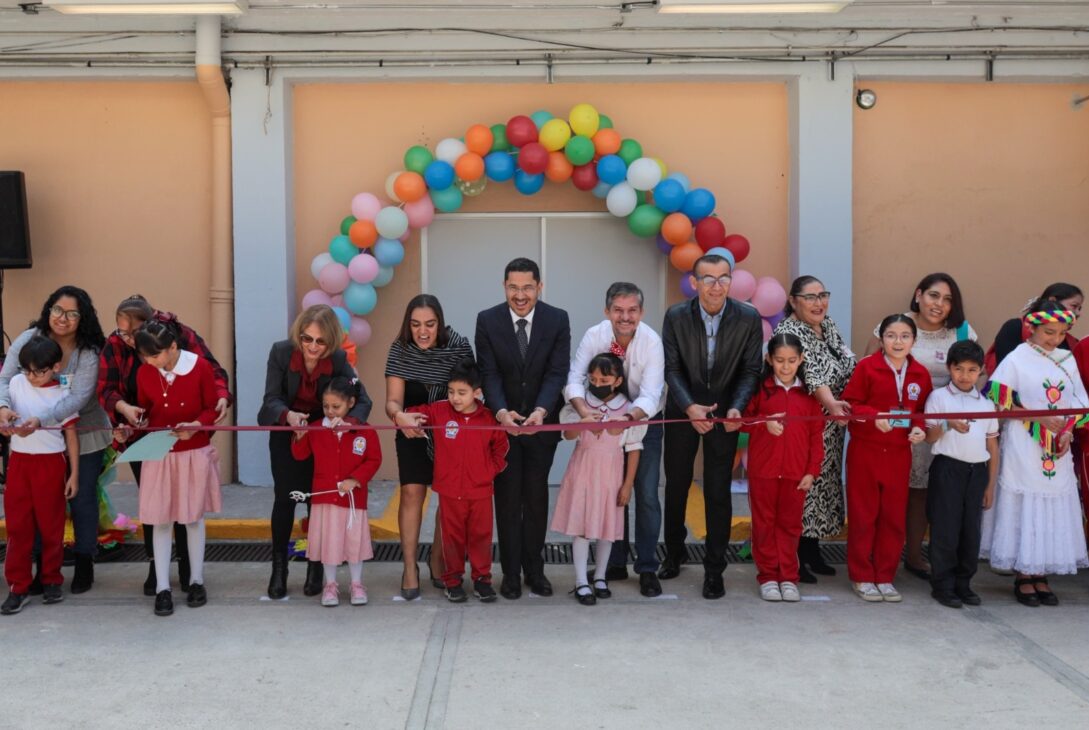 Casi siete años después del S19, el Jefe de Gobierno, Martí Batres Guadarrama, encabezó la inauguración del Auditorio de la Escuela Primaria “Juan Montalvo”, en la Alcaldía Benito Juárez, reconstruido por el Instituto Nacional de Infraestructura Física Educativa (INIFED), tras sufrir daños estructurales por el sismo de 2017. FOTO: Especial