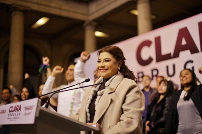 Al arranque del año, en el cuarto de guerra de Clara Brugada tenían mediciones muy confiables de que tenía una ventaja de unos 15 puntos porcentuales por sobre Santiago Taboada, en la disputa por la Jefatura de Gobierno de la Ciudad de México. FOTO: X / Brugada