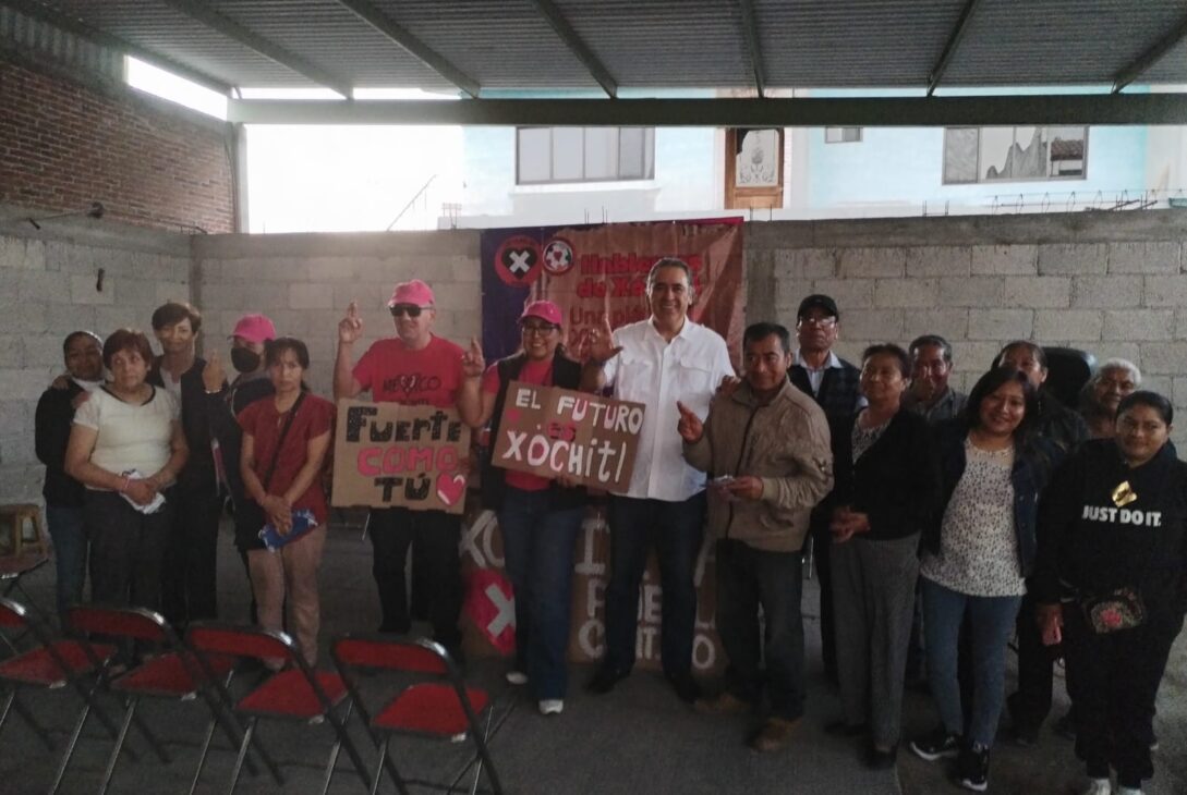 El candidato a la diputación federal por el Distrito 10, Humberto Aguilar Coronado “El Tigre”, asistió a un diálogo ciudadano en favor de la candidata a la presidencia de la República Xóchitl Gálvez Ruiz, realizado en San Antonio Cacalotepec, junta auxiliar de San Andrés Cholula. FOTO: Especial