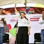 Clara Brugada, candidata de Morena a la Jefatura de Gobierno, negó que su equipo esté detrás de la destrucción y el retiro de propaganda de su contrincante Santiago Taboada. FOTO: Campaña Brugada