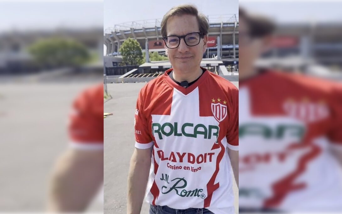 Ahora que Salomón Chertorivski dice que “una de sus grandes propuestas” (‘sic’) si gana la Jefatura de Gobierno es traerse de vuelta al Necaxa al Estadio Azteca, de verdad hay que creerle que lo hace de todo corazón, como fan de ese equipo. ¿Quién podría pensar que Chertorivski busca atraer votos con ese equipo? FOTO: Video Chertorivski