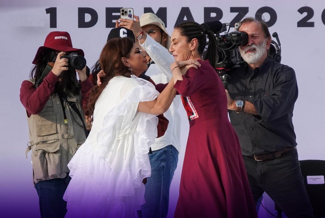 Tal parece que toda la campaña de Clara Brugada a la Jefatura de Gobierno de la Ciudad de México será a la sombra de la de Claudia Sheinbaum, tal como arrancó, pues no le permitieron iniciar su proselitismo en el primer minuto del 1 de marzo, como sí lo hizo su adversario de la oposición, Santiago Taboada, quien sí tiene independencia para ello. FOTO: Cuartoscuro