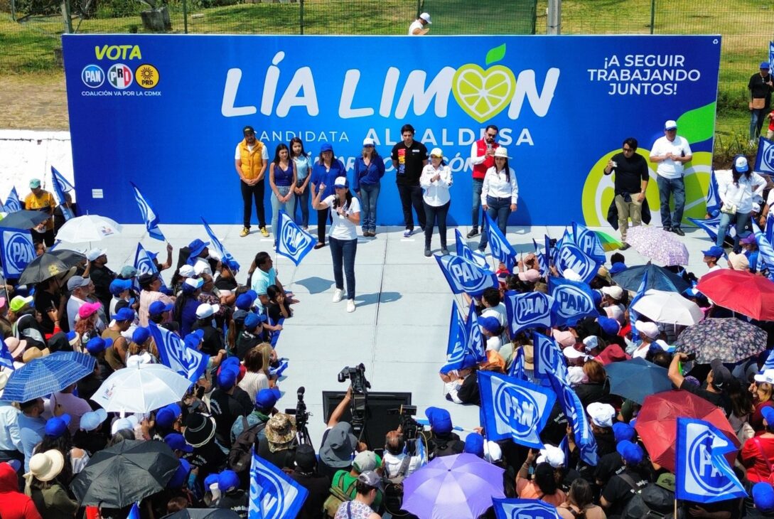 A Lía Limón se le salieron las lágrimas cuando mencionó su nombre y le agradeció que estuviera presente en su primer mitin de campaña: Hortensia Luna, la hija de Leonel Luna, acaecido en un accidente de tránsito en marzo de 2021. FOTOS: Especial