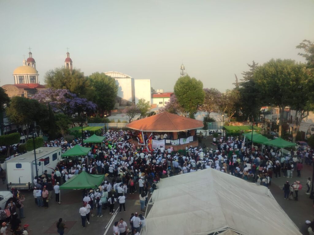 Encima de que Fernando Mercado tuvo que pedir prestados acarreados de Cuajimalpa, ni siquiera llenaron la explanada frente a la Alcaldía de La Magdalena Contreras. 