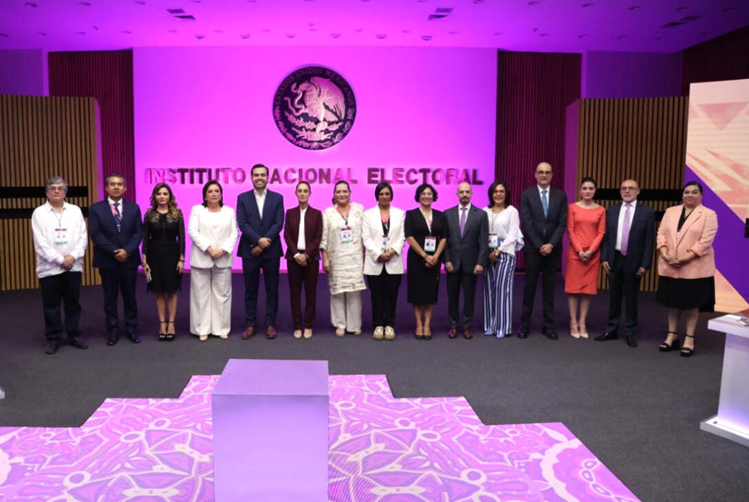 Hoy lunes seguramente habrá más claridad de lo que ocurrió ayer por la noche en el primer debate a la elección presidencial. Como ya es costumbre, cada parte se dice triunfadora y favorecida por el votante. FOTO: Especial