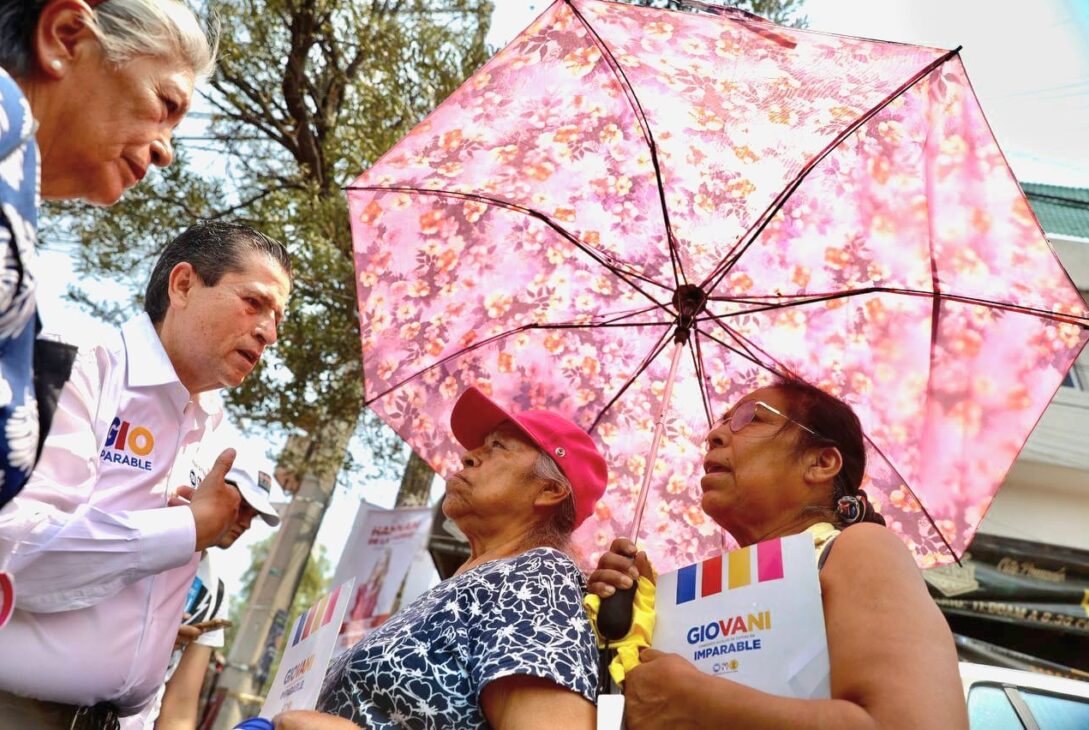 Reventadores al acecho. Durante el recorrido nuevamente se registró la presencia de 3 personas que, a bordo de una camioneta van de color blanco y de la cual descendió una mujer, se dedicó a tomar fotos y video durante algunos minutos en el recorrido, para después realizar llamadas telefónicas y retirarse sin hacer comentarios. FOTOS: Especial