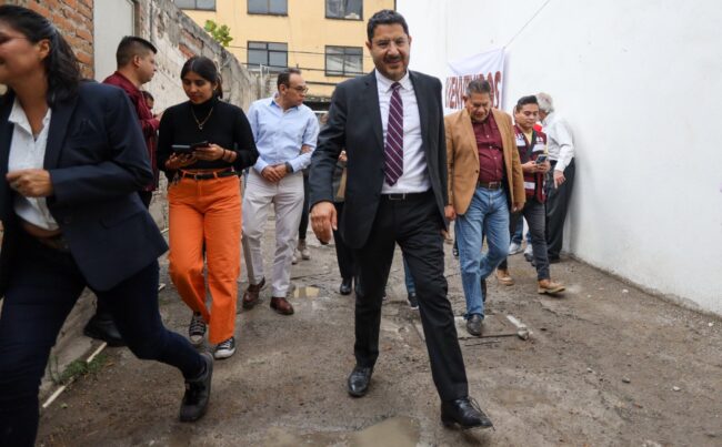 El jefe de Gobierno, Martí Batres sigue metido hasta el tuétano apoyando la campaña de Nancy Núñez a la Alcaldía Azcapotzalco. Pero a veces los tiros le salen por la culata. FOTO: Especial