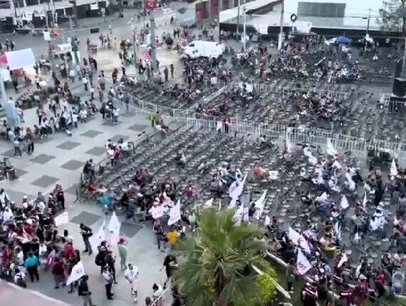 La fractura que prevalece en las bases de Morena en la Gustavo A. Madero ante la imposición del chuchista Janecarlo Lozano como candidato a alcalde ya afectó de manera directa la campaña de Clara Brugada, y está a un tris de que le pegue a su abanderada presidencial, Claudia Sheinbaum. FOTOS: Especial