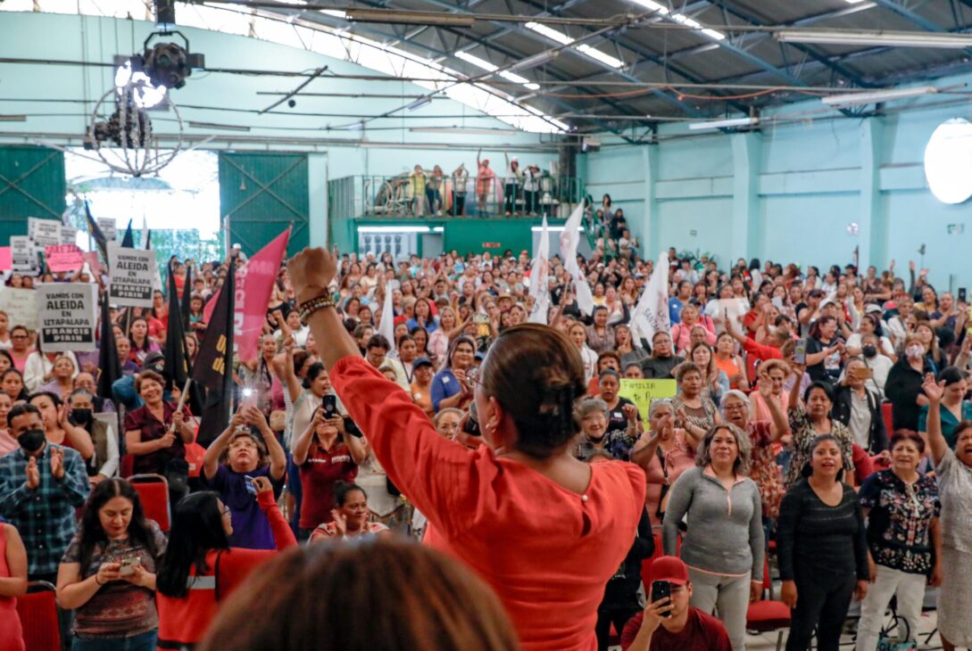 Aleida Alavez Ruiz, aspirante a la alcaldía de Iztapalapa, por la candidatura común “Seguiremos Haciendo Historia”, inauguró, desde la colonia Santana María Aztahuacan, las Jornadas de Participación de Mujeres, para sumar sus propuestas, perspectivas y visiones en favor de la construcción de un gobierno con perspectiva de género, en el marco de la implementación del sistema de cuidados.