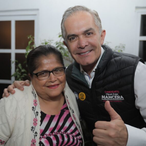 El candidato a la diputación federal por el Distrito VII de la alcaldía Gustavo A. Madero, Miguel Ángel Mancera, pidió a las y los habitantes, informarse sobre los cambios a la Administradora de Fondo para el Retiro (Afore) que el Movimiento de Regeneración Nacional (Morena) busca aprobar en la Cámara de Diputados. FOTO. Especial