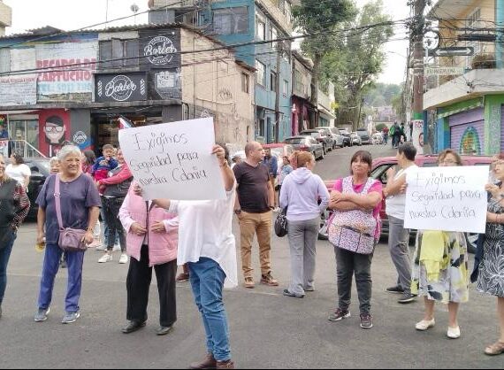 Según Morena, dizque tienen la maquinaria lista para recuperar diversas Alcaldías en la CDMX, pero en realidad sólo son grupos de choque, tipo porriles, cuyo único fin es crear desorden y caos en las demarcaciones gobernadas por la oposición, para ver si en una de esas logran reventar la elección. FOTO: Especial