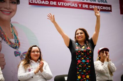 Clara Brugada Molina, candidata a jefa de Gobierno por la coalición “Sigamos Haciendo Historia”, integrada por Morena, PT y PVEM, recibió el apoyo de diversos grupos académicos, intelectuales y artísticos. FOTO: Especial