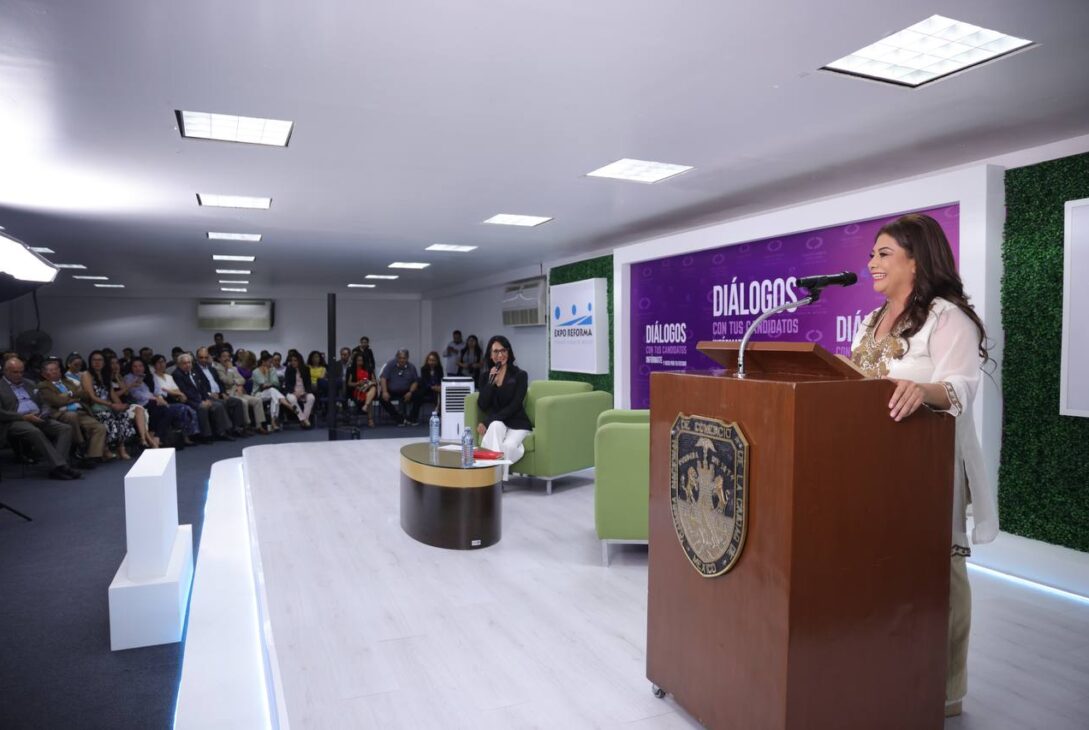 Clara Brugada, candidata a la jefatura de Gobierno de la Ciudad de México por la coalición “Sigamos haciendo historia en la CDMX” comentó ante empresarios que, de ganar en las elecciones del 2 de junio, combatirá la informalidad en los negocios en pro del crecimiento económico de la capital mexicana. FOTO: Especial