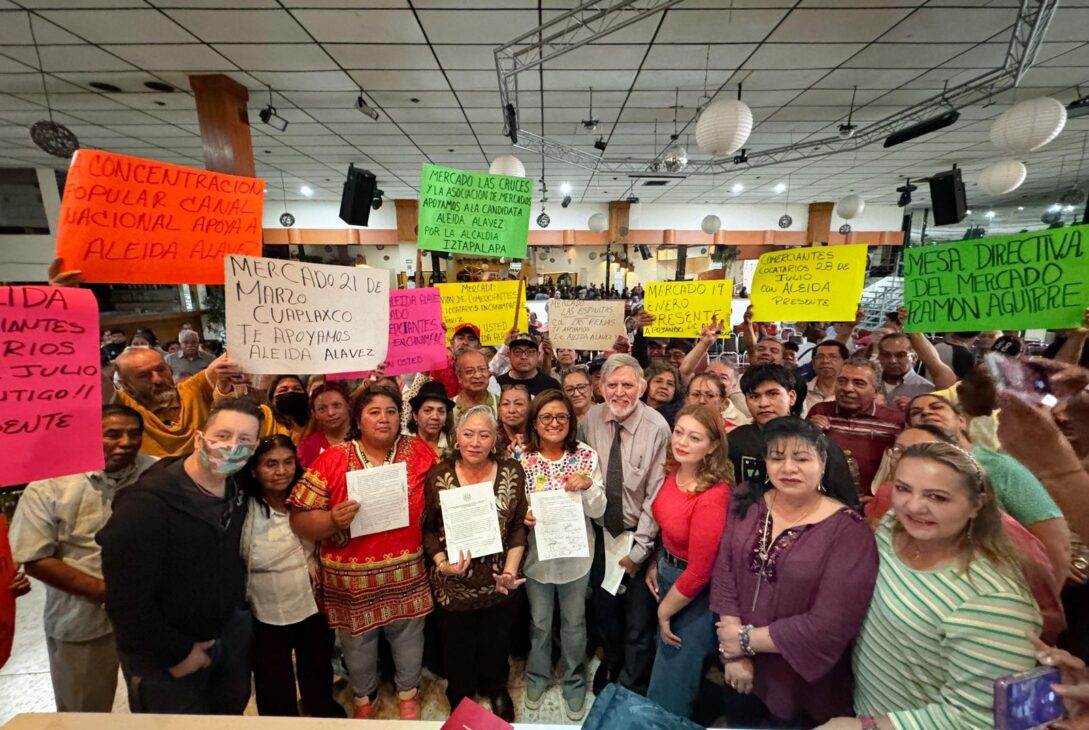 La candidata Aleida Alavez firmó el acuerdo para la sostenibilidad, cuidado, atención y desarrollo de los mercados y concentraciones de abasto popular en la Alcaldía Iztapalapa. FOTO: Especial