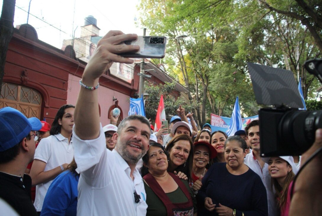 En X, Tabe le reviró en un video en que AMLO dice, entre otras cosas: “La clase media es egoísta, clasista racista…”. López Obrador sabe que esos estratos sociales ya no están con él, por eso Clara Brugada ni se atreve a mencionarlo durante su campaña para la Jefatura de Gobierno. FOTO: Especial