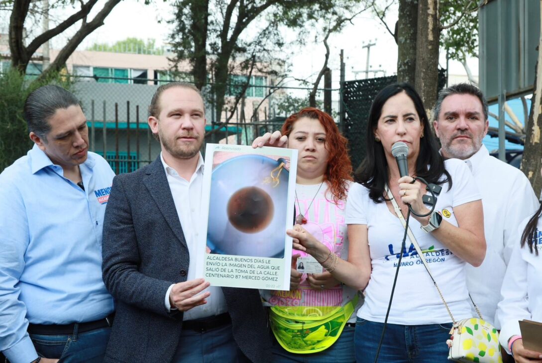 Santiago Taboada, candidato de la coalición “Va X La CDMX”, acusó a Martí Batres, jefe de Gobierno, de negligencia ante la crisis de agua contaminada, pues primero negó el hecho, luego comenzó a escuchar a la gente ante los bloqueos en avenida Insurgentes, y finalmente tuvo que reconocer públicamente que el problema es real y atenderlo.