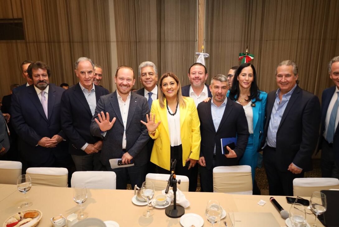 En la reunión con integrantes del Consejo de la Comunicación, el candidato a la Jefatura de Gobierno, Santiago Taboada destacó el trabajo de las empresas que promueven la participación ciudadana rumbo a la elección del 2 de junio. FOTO: Especial