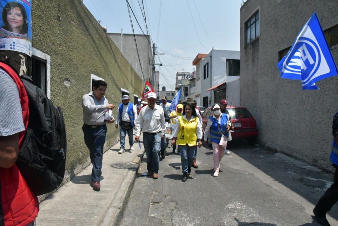 Las alcaldías no damos permisos de construcción, responde la candidata a la alcaldía de Azcapotzalco por la Alianza Va por la Ciudad de México, Margarita Saldaña Hernández, a las inquietudes de los vecinos de la Unidad Xochinahuac. FOTOS: Especial