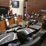 “Un verdadero robo en despoblado” fue lo que el Senado de la República en contubernio con la Cámara de Diputados aprobó la prácticamente expropiación de las cuentas “inactivas” de AFORES de los trabajadores mayores de 70 años y sin aclarar ninguna duda sobre reformas que no dicen ni siquiera en que se va a utilizar el dinero. FOTO: Especial