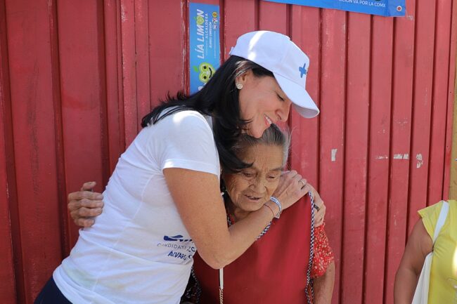 FOTO: Campaña Lia Limon