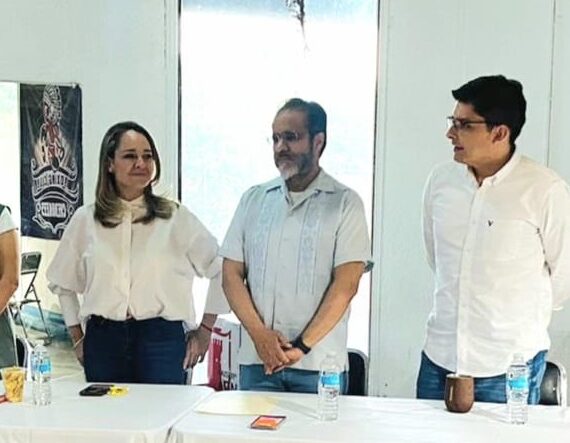 Morena y Hannah de Lamadrid, su candidata a la Alcaldía Coyoacán, de la mano de René Bejarano pretenden regularizar el comercio ambulante en esa demarcación y empadronarlo para cobrarle impuestos. “Con eso ganamos todos”, afirma la aspirante. FOTO: Especial