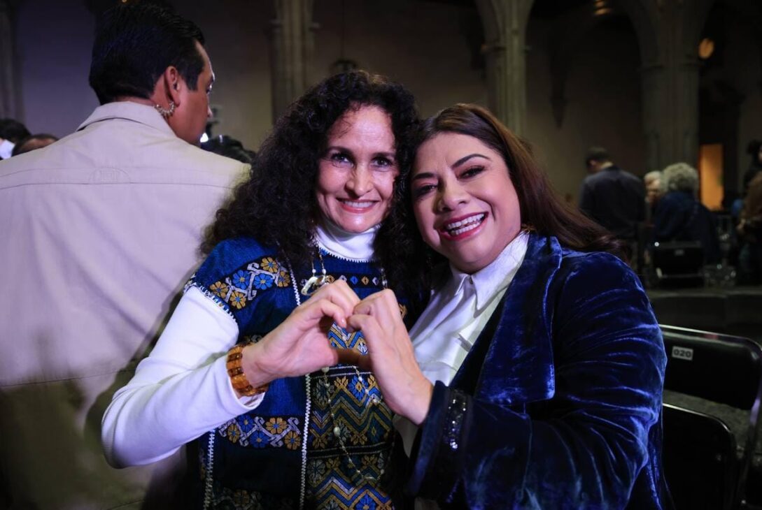 La candidata a la Jefatura de Gobierno, Clara Brugada, por la coalición “Sigamos Haciendo Historia”, recibió el respaldo de mujeres destacadas de diversos ámbitos, como Susana Harp, Regina Orozco y Paola Pabón. FOTO: Especial