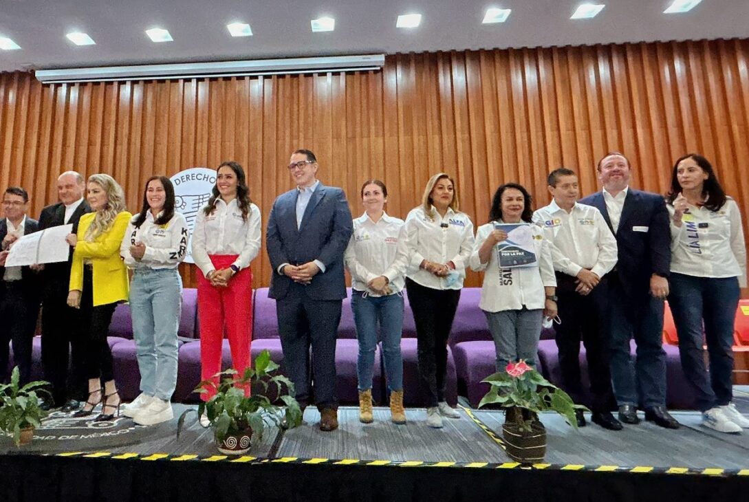 Los candidatos a alcaldes en la Ciudad de México por el PAN, PRI Y PRD firmaron este martes el Compromiso por la Paz: Estrategias de política Publicas por la Paz en la capital del país. FOTO: Especial