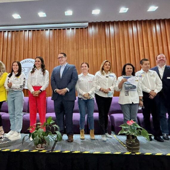 Los candidatos a alcaldes en la Ciudad de México por el PAN, PRI Y PRD firmaron este martes el Compromiso por la Paz: Estrategias de política Publicas por la Paz en la capital del país. FOTO: Especial