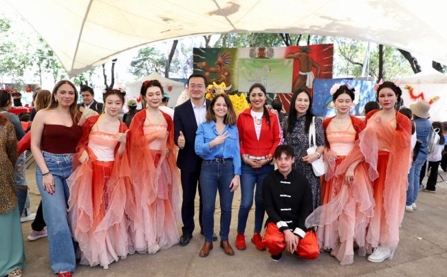 En el marco de esta conmemoración, Karina Magaña, directora general de Desarrollo Humano e Igualdad Sustantiva aprovechó la oportunidad para reafirmar el compromiso que la alcaldía Benito Juárez tiene de estrechar lazos en materia cultural. FOTOS: Especial
