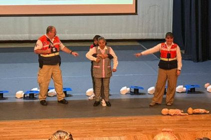 El personal recibió preparación en primeros auxilios, evacuación y respuesta ante emergencias para reforzar la seguridad de niñas, niños y usuarios de espacios comunitarios.