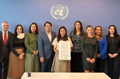El día jueves 15 de mayo, la diputada panista Laura Álvarez se reunió con expertos de todo el mundo, en materia de ciudades familiarmente sostenibles, en el evento del “Día Internacional de la Familia” en la sede de la Organización de las Naciones Unidas (ONU) en Nueva York. FOTOS: Especial