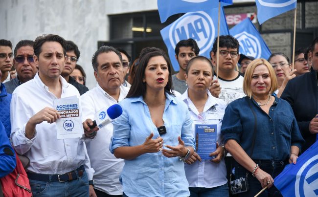 Durante una campaña de volanteo en la glorieta del Metro Insurgentes donde acudió acompañada de legisladores y militantes del PAN, Gutiérrez Ureña dijo que el objetivo de esta actividad es exhortar a los usuarios a que denuncien las agresiones que se viven dentro del Sistema de Transporte Colectivo.