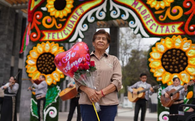 Mauricio Tabe, alcalde de Miguel Hidalgo, informó que todo se encuentra listo en los panteones Civil de Dolores y Sanctórum para celebrar a las mamás este 10 de mayo, donde se espera una afluencia de más de 28 mil personas.