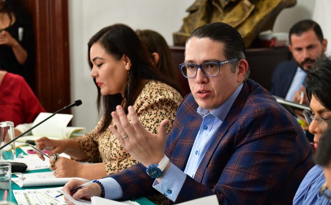 El alcalde Luis Mendoza, fue contundente en su respuesta al diputado de Movimiento Ciudadano, Royfid Torres: “Si está tan mal la Alcaldía Benito Juárez, ¿por qué los de Movimiento Ciudadano (MC) siguen viviendo ahí?”. Y remató: “No tienes idea de lo que estás preguntando”. FOTO: Especial