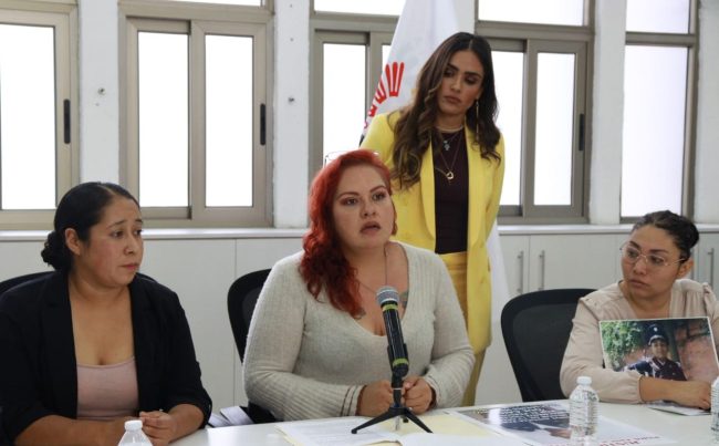 Madres de niños que estudiaban en la Academia Militarizada Oliin Cuauhtémoc exigieron a las autoridades que den celeridad a las investigaciones y deslinden responsabilidades ante las denuncias por maltrato físico y emocional, lo más grave el “homicidio calificado” –así lo indaga la Fiscalía– del menor Erick, de 13 años, ocurrido en un campamento organizado por la institución.