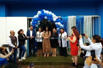 Yenny Guerrero, encargada del área de Programas Preventivos y Capacitación del CAIA, subrayó que el centro va más allá de atender a personas consumidoras: