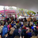 Vaya que la alcaldesa de Azcapotzalco Nancy Núñez infló, le ‘cuchareó’ con ganas al número de supuestos asistentes a la Guelaguetza 2025 en esa demarcación, como si estuviera hablando de los acarreados y participantes a sus mítines políticos. FOTO: Especial