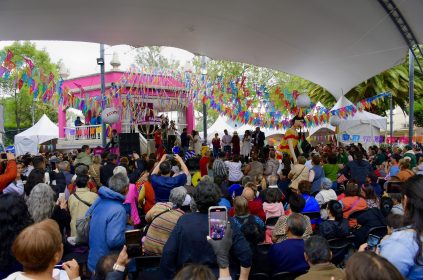 Vaya que la alcaldesa de Azcapotzalco Nancy Núñez infló, le ‘cuchareó’ con ganas al número de supuestos asistentes a la Guelaguetza 2025 en esa demarcación, como si estuviera hablando de los acarreados y participantes a sus mítines políticos. FOTO: Especial